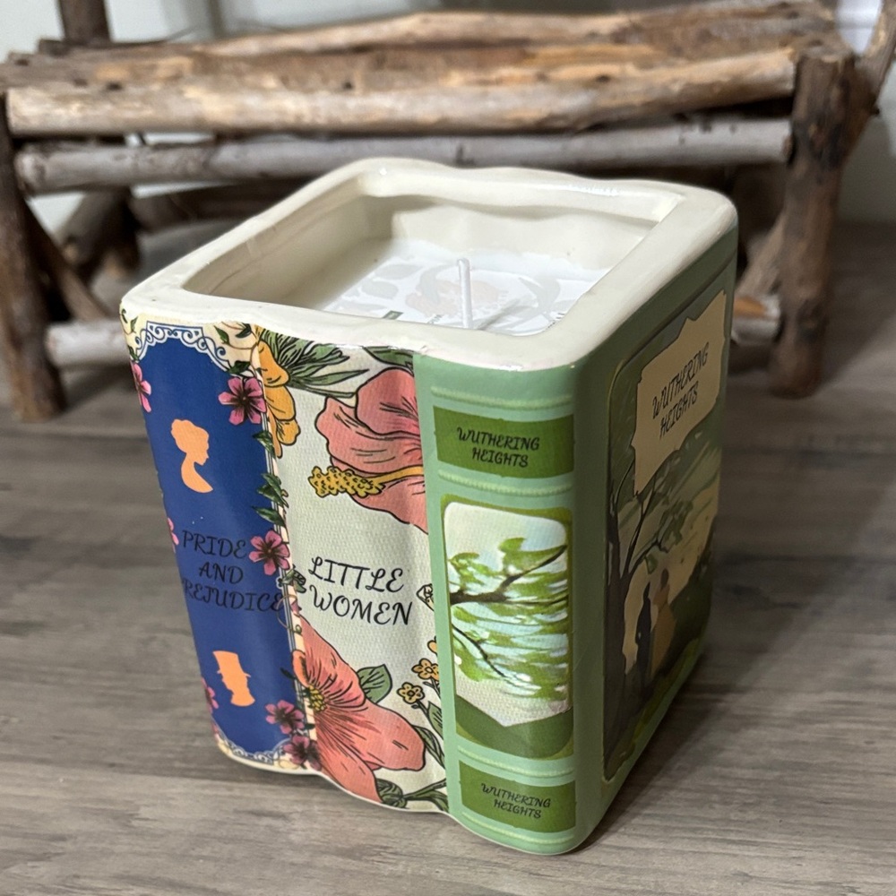 MAISON ILLUMINARE Classics Literary Book-Themed Wild Fig & Cassis Candle